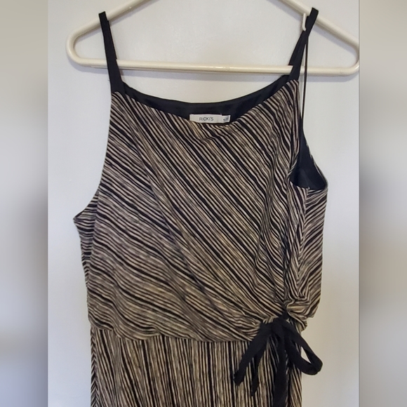 3/$30  High low dress - Picture 2 of 2